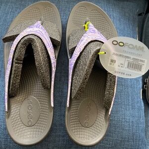 OOFOS Brand New Flip Flop